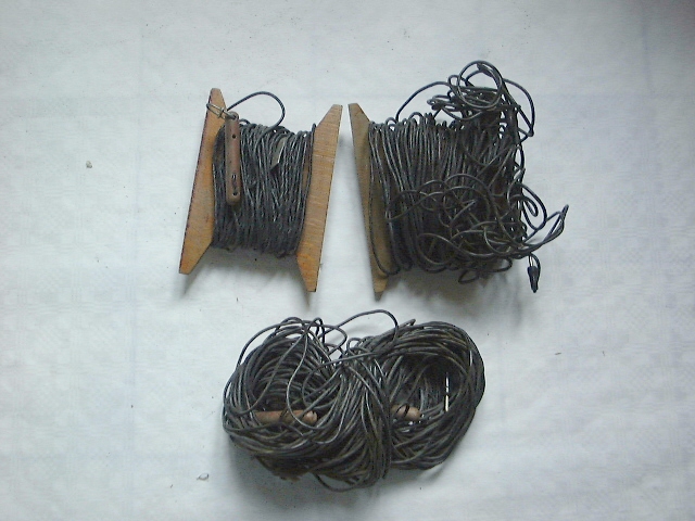 Antenna and counterpose wires. Photograph kindly provided by Louis Meulstee [2].