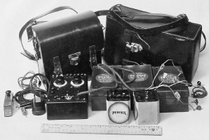 Confiscated SE-88/5 radio set, photographed during WWII [3]