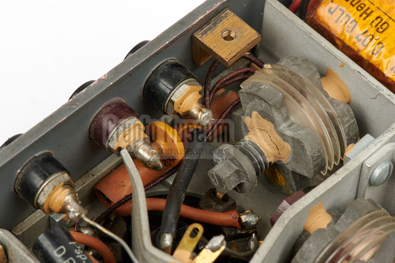 Antenna input transformer