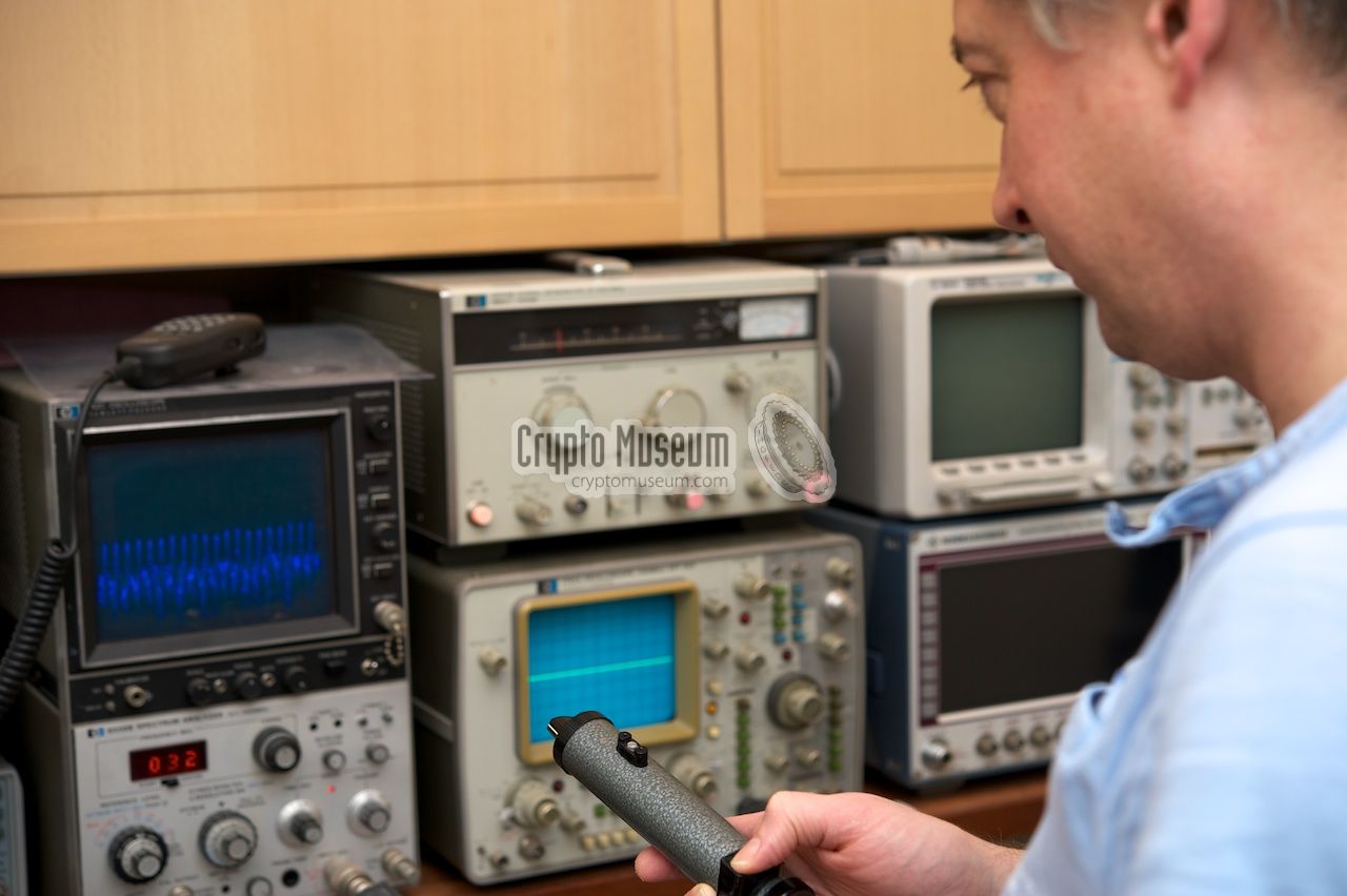 Verifying the 100 kHz markers on a spectrum analyser
