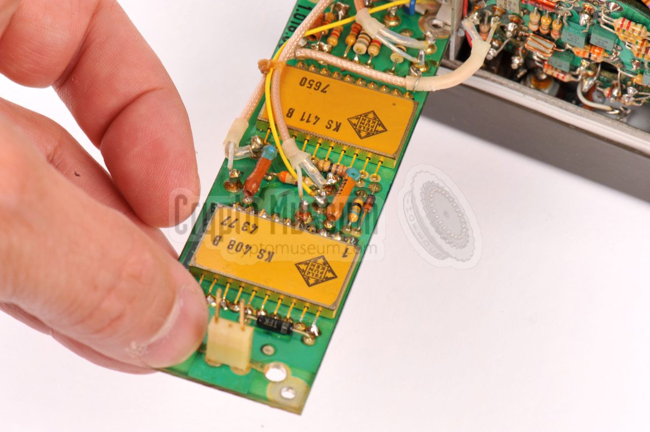 Oscillator board with two building blocks