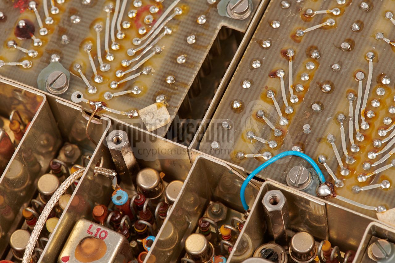 Connections between the crystal banks and the mixers