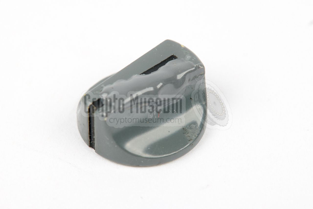 partly repaired knob (filled with epoxy/metal glue)