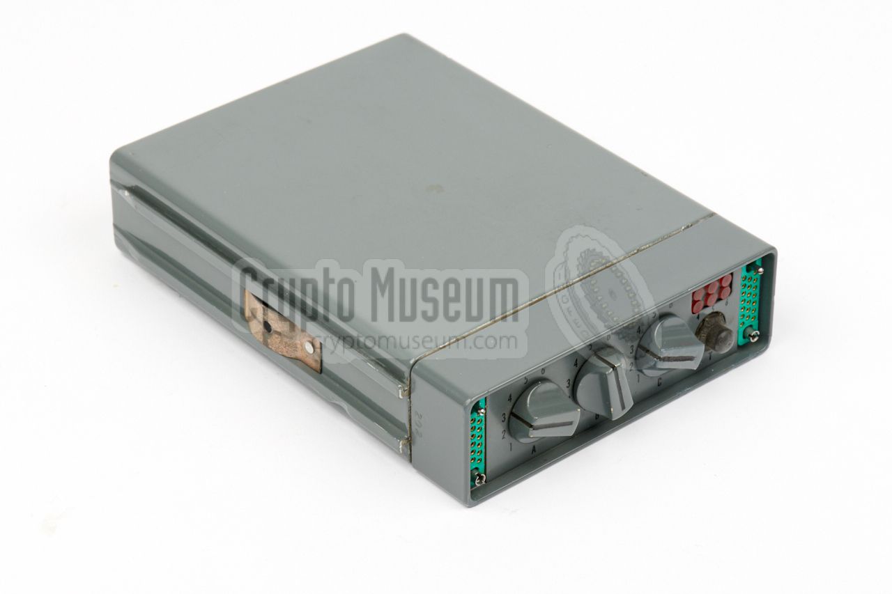 STEU-6800 analogue synthesizer