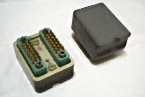 Connection block for fitting the KS-30 synthesizer directly to the S-6800 transmitter. Photograph by Jim Meyer [1].