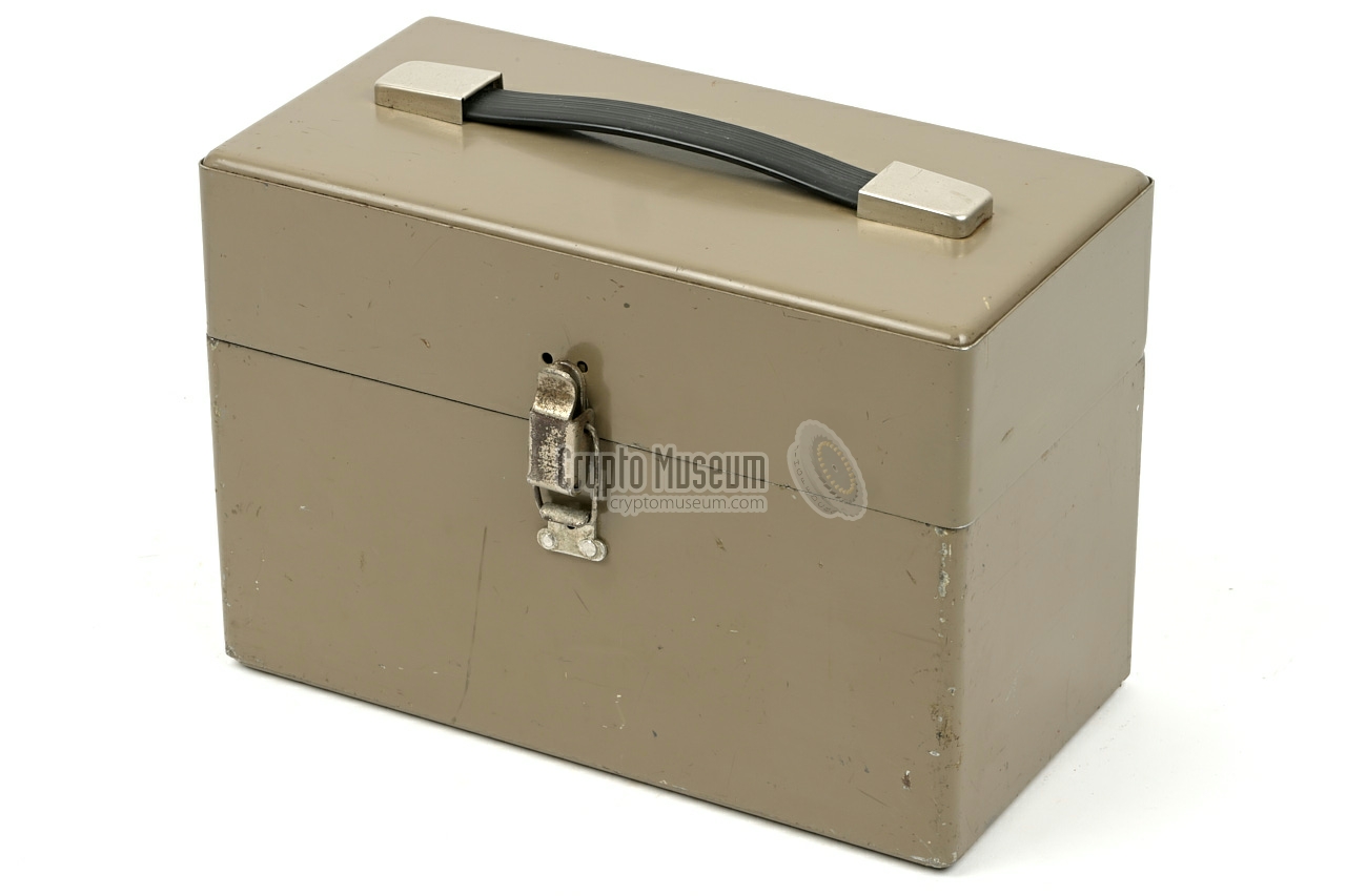 Anschlussger�t 13 with closed lid